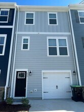 Building Photo - 849 Parc Townes Dr