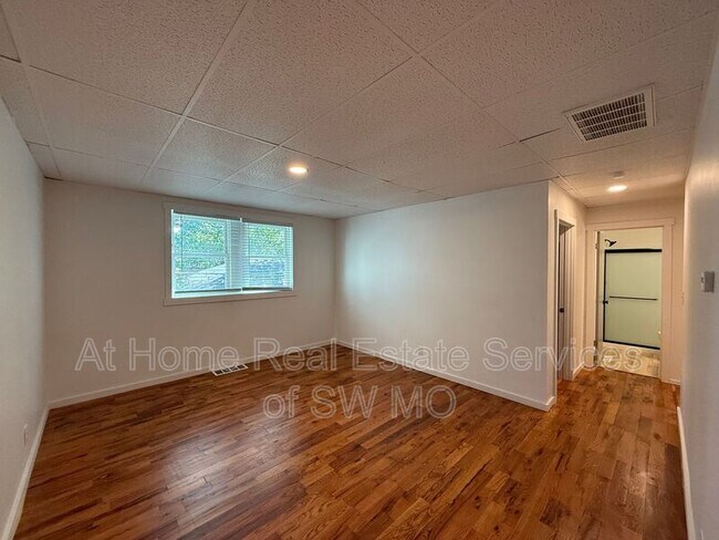 Building Photo - 3342 E Linwood St