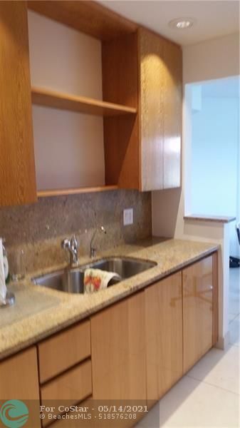Foto del edificio - 950 SW 138th Ave