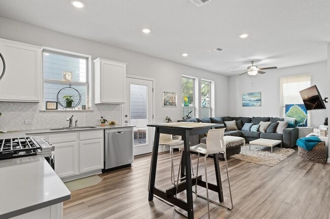 Foto del edificio - 8002 Mandela Bend