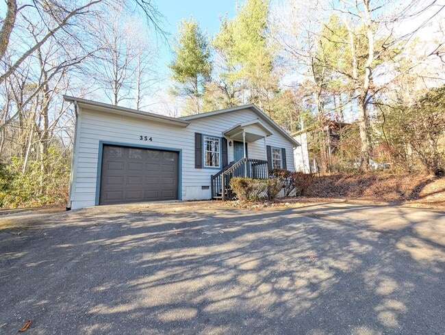 Building Photo - Private Black Mountain Rental!