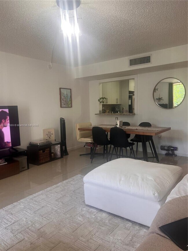 Foto del edificio - 8035 SW 107th Ave