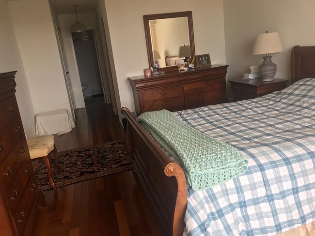 Master bedroom - 1800 Old Meadow Rd