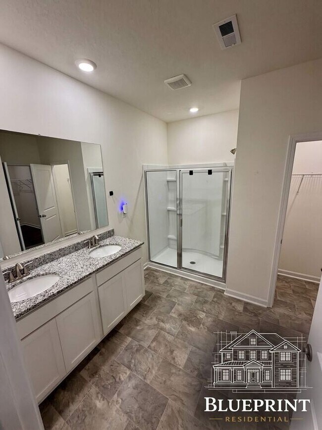 Foto del edificio - Single story living 2025 build with custom layout and many upgrades! Private backyard! Available ...