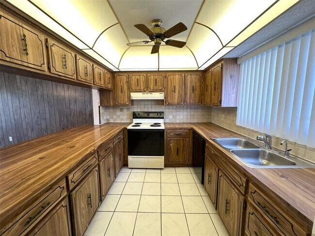 Building Photo - 9960 Eagles Point Cir