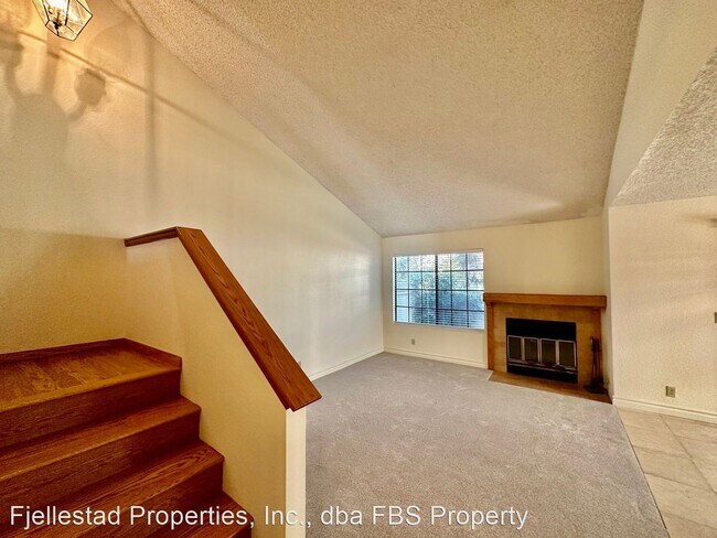 Building Photo - 3 br, 2.5 bath House - 4220 Porte De Palma...