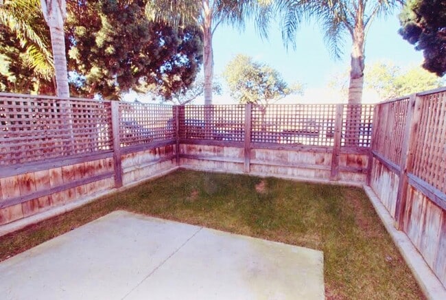 Building Photo - SPACIOUS 3BD/3.5BA TOWNHOUSE IN THE HEART ...