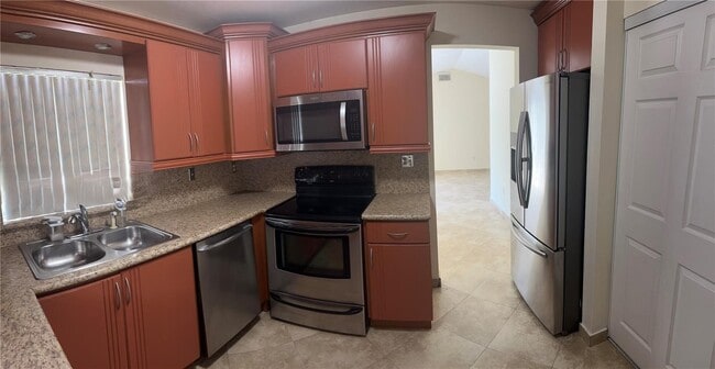 Foto del edificio - 19551 NW 57th Ct