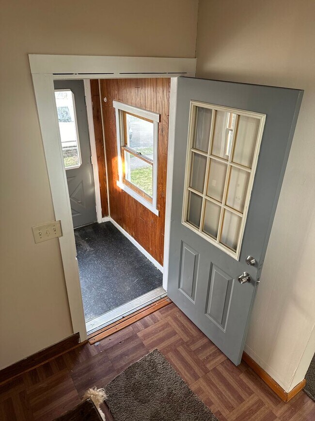 Foto del edificio - MOVE-IN READY YOU MUST SEE PHOTOS !!!