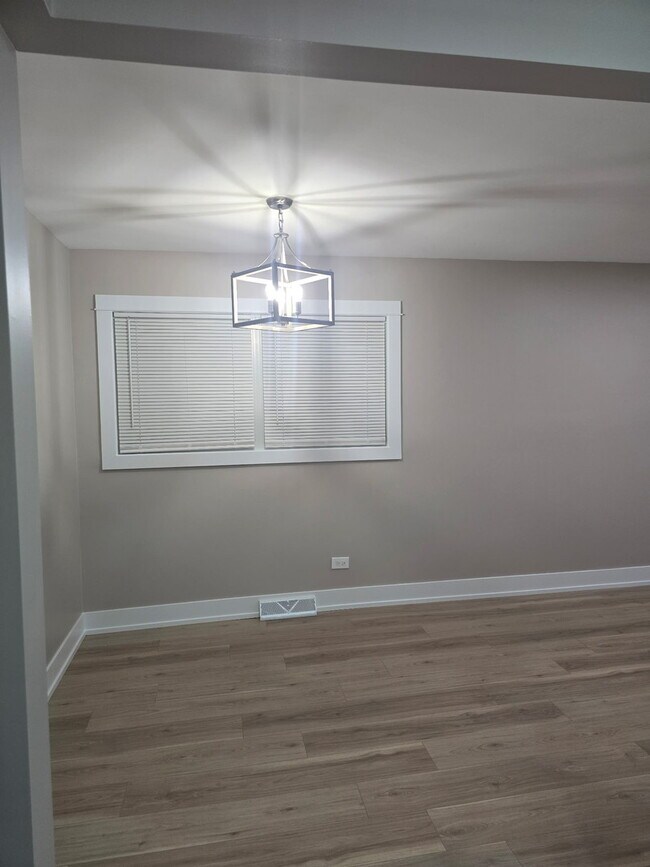 Building Photo - 8511 S Parkside Ave