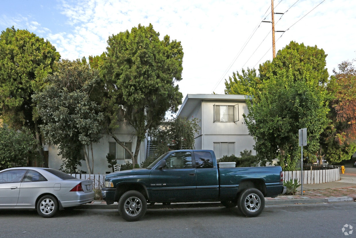 Building Photo - 907 Delbert Way