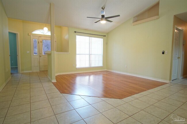 Building Photo - 5947 Grandview Dr