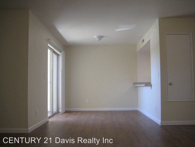 Building Photo - 2 br, 1 bath Apartment - 663 Whiting St #3