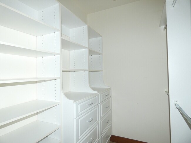 Building Photo - 170 English Landing Dr