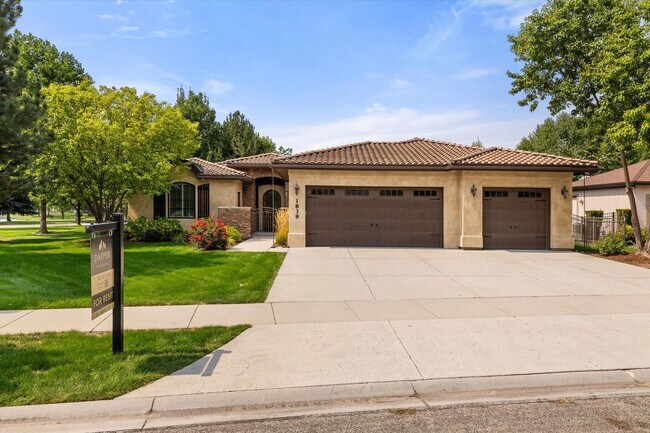 Foto del edificio - Luxury Furnished 4-Bedroom Home in Eagle's Bella Terra Neighborhood