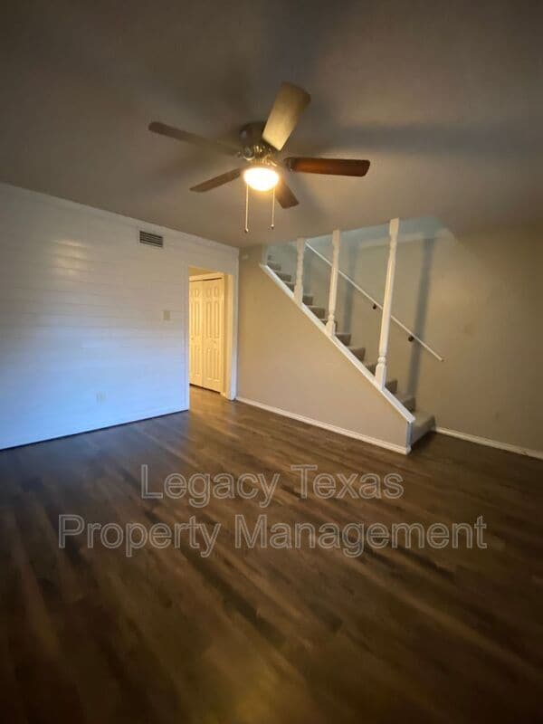 Building Photo - 1604 Sun Valley Dr