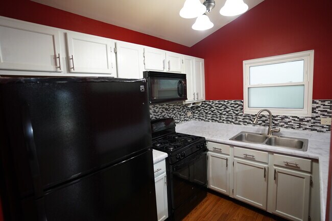 Foto del edificio - 361 Farnsworth Ct