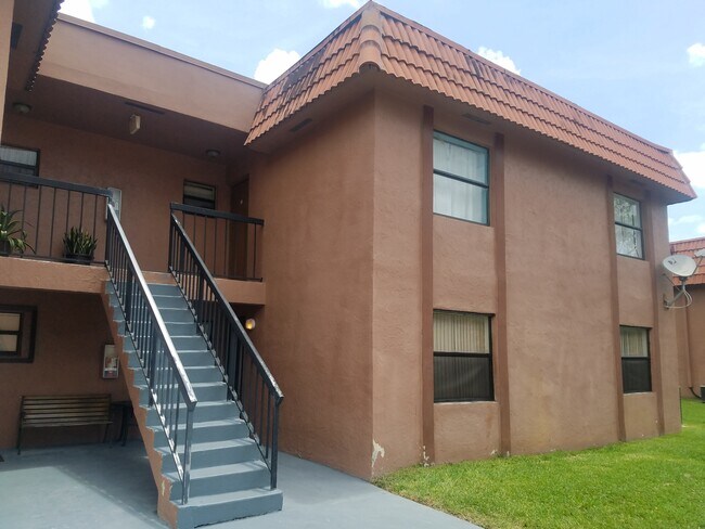 Building Photo - 2725 W 64th PL