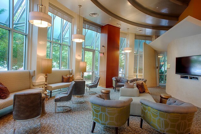 Foto del edificio - 2216 Cedar Springs Rd