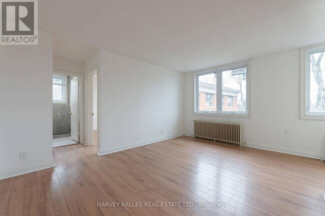 Building Photo - 330-330 Chisholm Ave