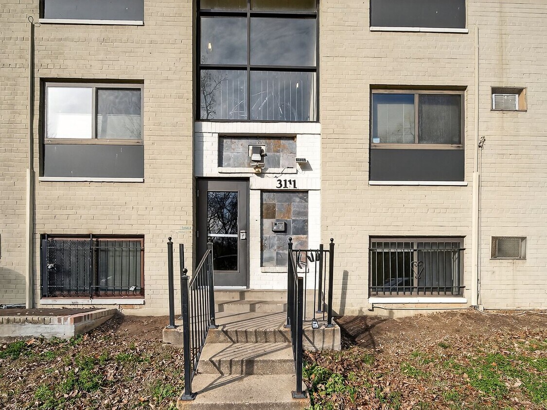Foto principal - FOR RENT 3111 NYLOR RD SE APT 104