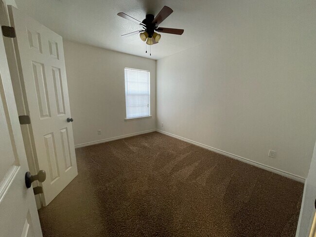Building Photo - 6204 Ivy Ln