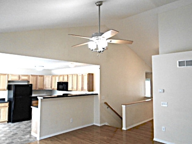Foto del edificio - 211 Cherrytree Ln