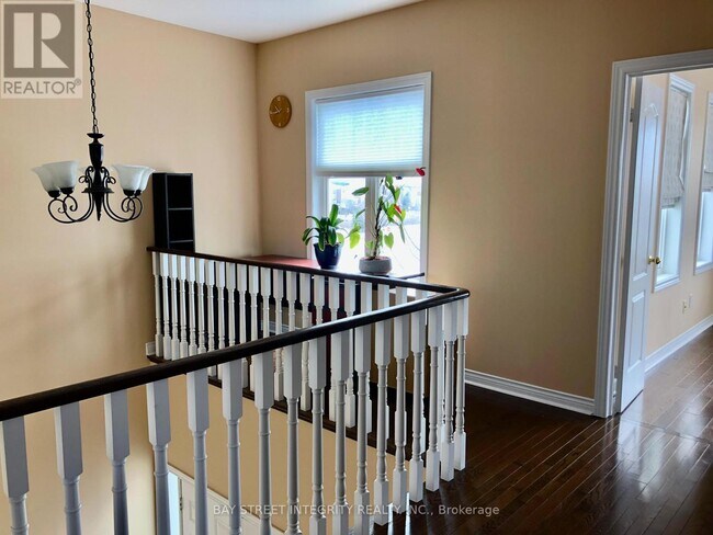 Building Photo - 88 Toporowski Ave