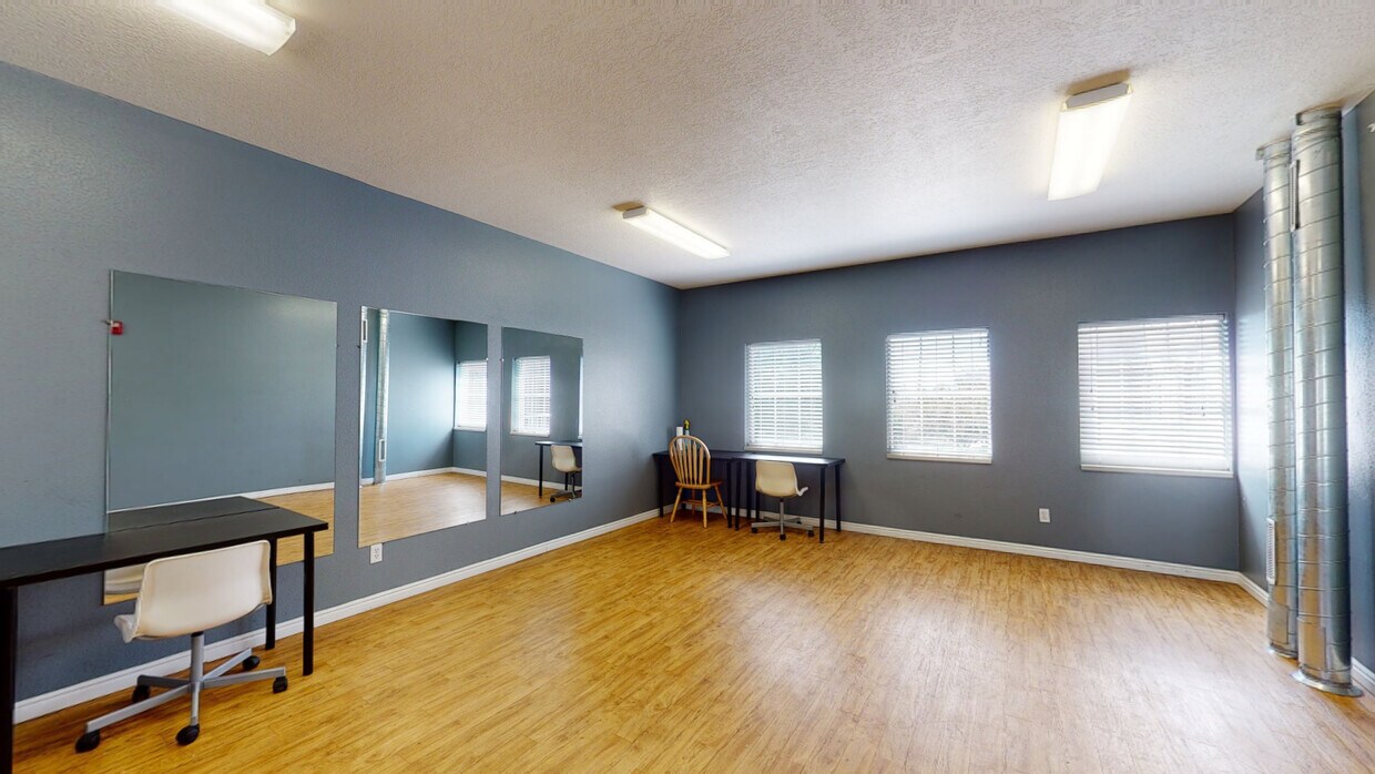 Photo - University Towers Apartments-Student