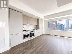 Building Photo - 609 Sherbourne St