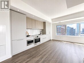 Building Photo - 609 Sherbourne St