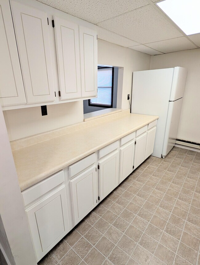 Kitchen - 225 E Orvis St