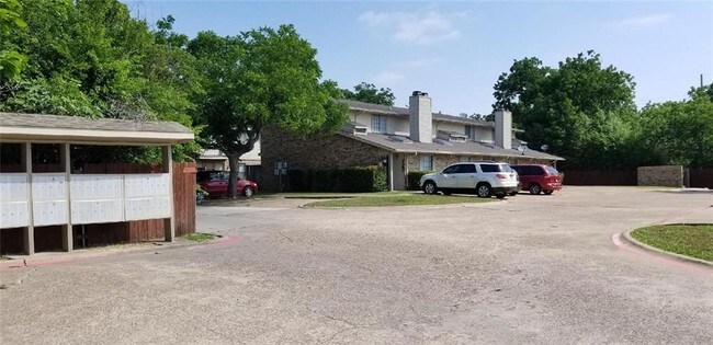 Building Photo - 4339 Rosehill Rd