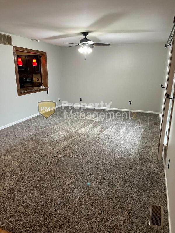 Foto del edificio - 527 Timberwood Ln