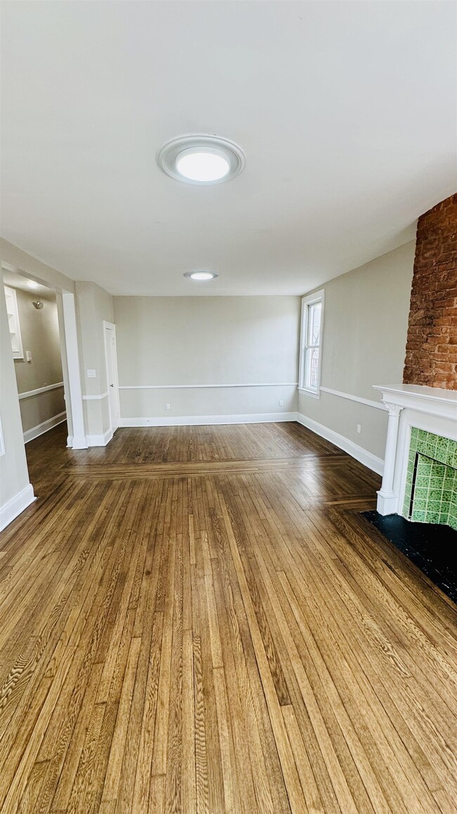 Building Photo - 682 Summit Ave