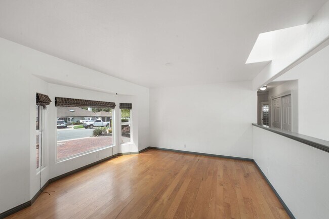 Foto del edificio - Spanish-style home in Ridgemark