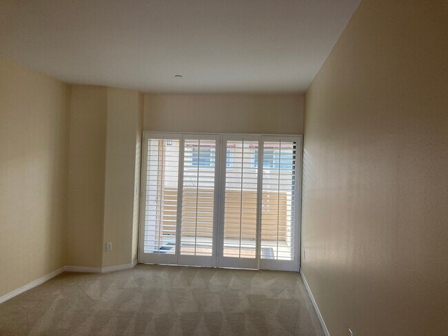 Foto del edificio - 2750 Artesia Blvd