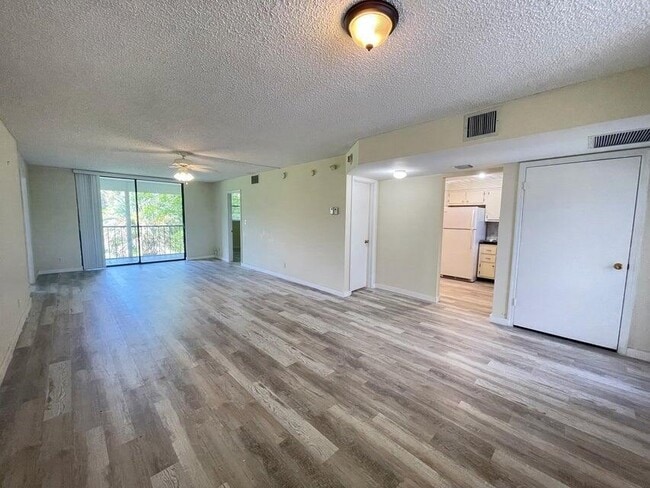 Building Photo - 2460 Deer Creek Country Club Blvd