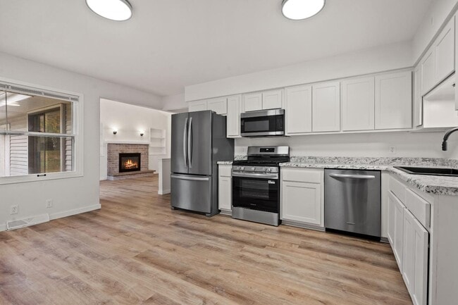 Building Photo - 2311 W Oakwood Rd