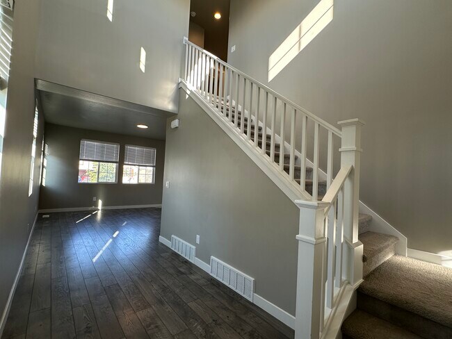 Building Photo - 1429 3500 W