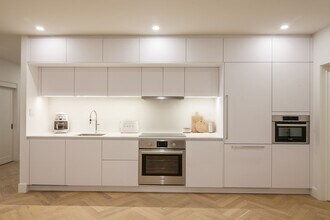 Building Photo - 266 Av. Lansdowne