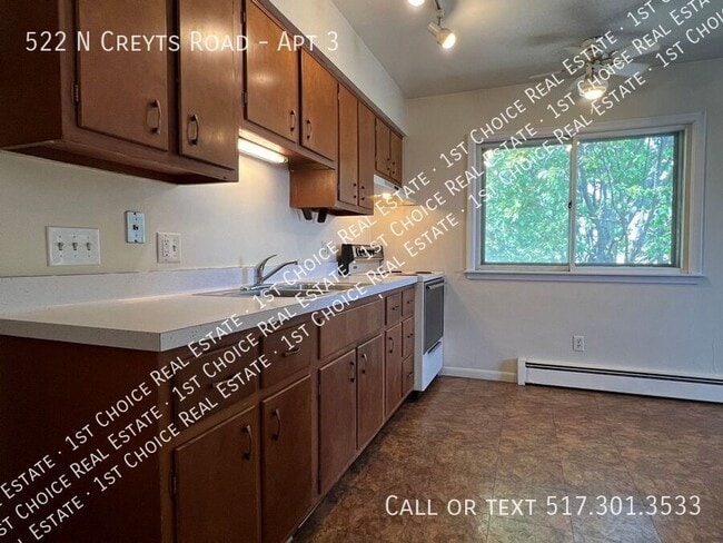 Building Photo - 522 N Creyts Rd
