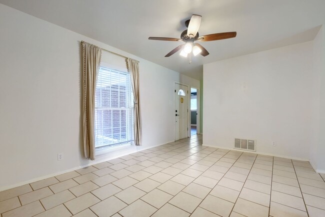 Building Photo - 816 Aviation Ave