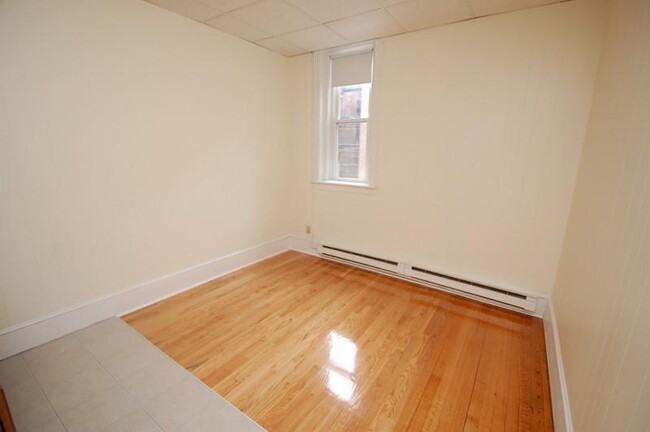 Building Photo - 868 Beacon St