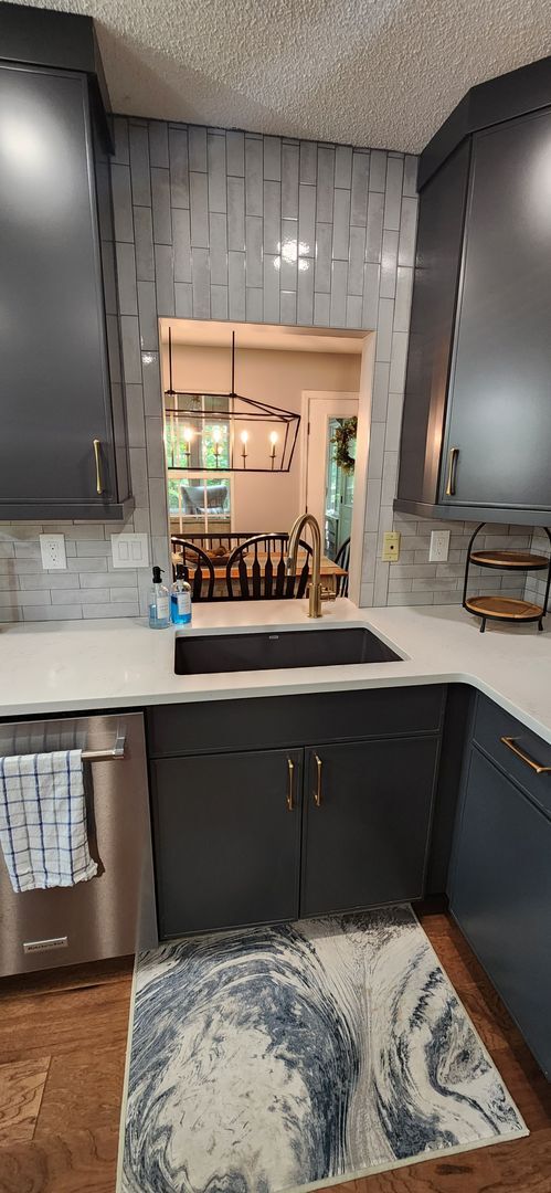 Building Photo - Gorgeous, completely remodeled LAKEFRONT h...