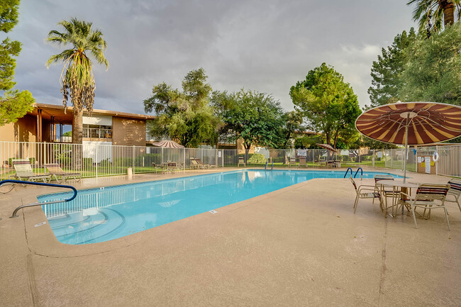 Two pools located on-site with bubbling jacuzzi - 6125 E Indian School Rd APT 230