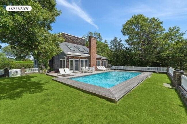 Building Photo - 8 S Pond Rd