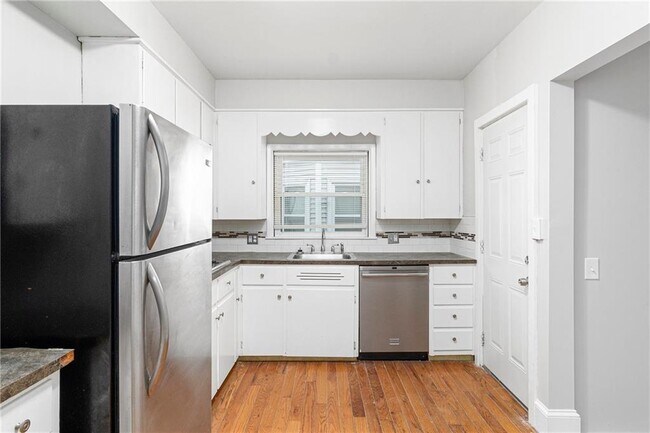 Foto del edificio - 31 Pembroke Ave