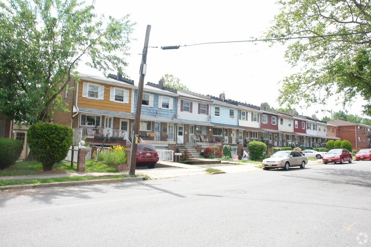 Building Photo - 676-696 West Side Ave