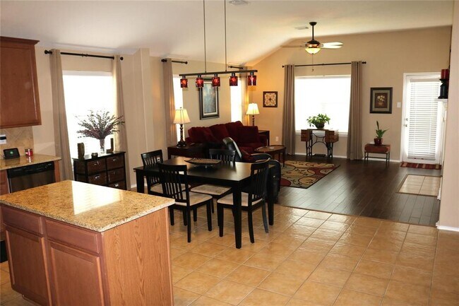 Foto del edificio - 2601 Cypress Springs Dr